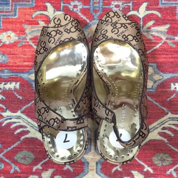 ⚜️BCBGirls ‘Hansel’ Brown Lacquer Gold Satin Leather Sole Sling Back Peep Toe - Picture 8 of 8